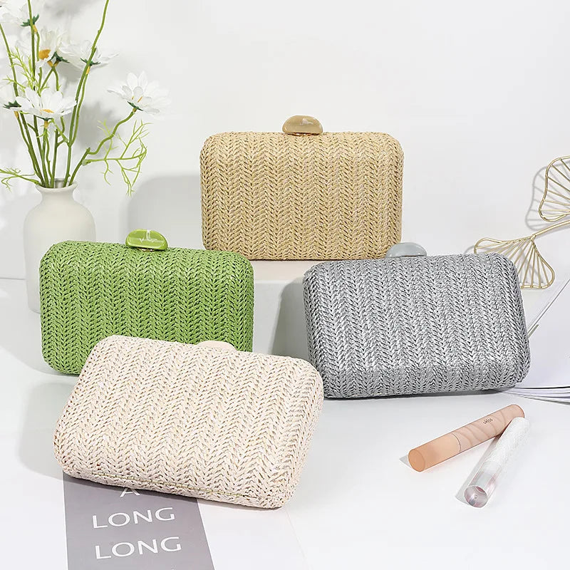 Pochette en paille tressée